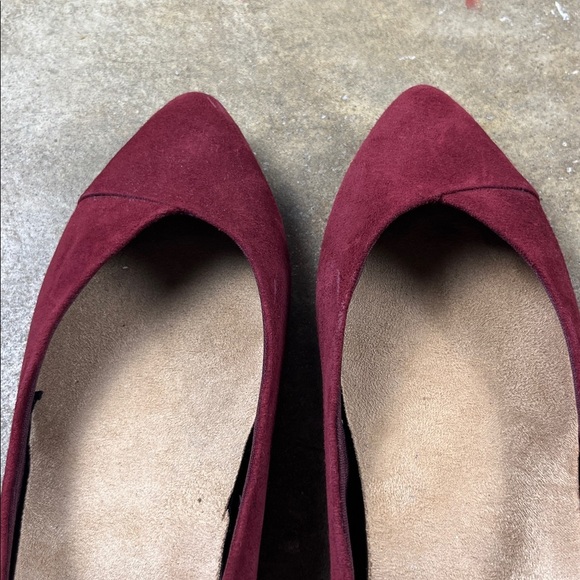 Vionic Caballo Burgundy/wine Pointed Toe Flats
Size: 6 - Picture 9 of 10